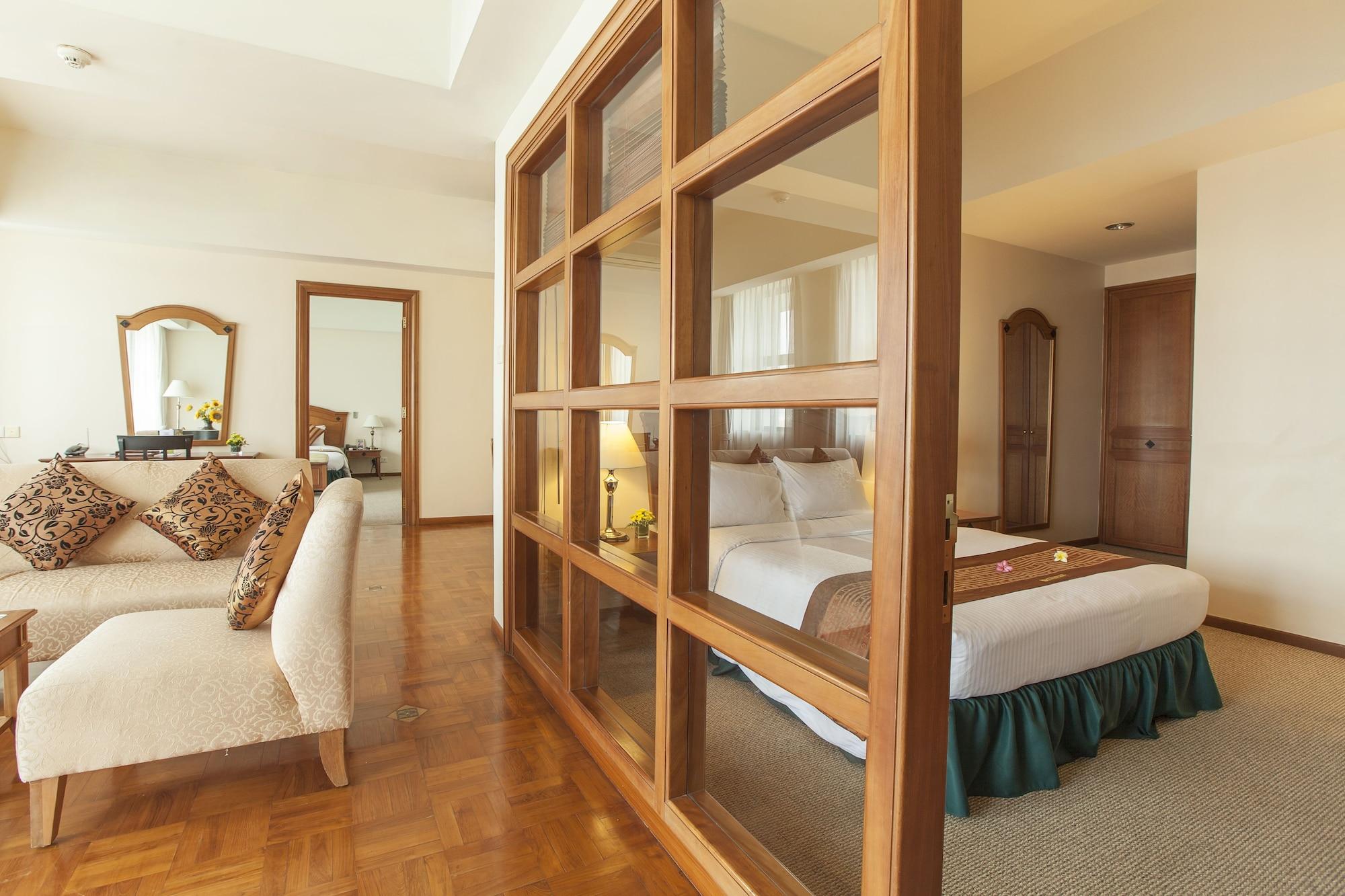 Himawari Hotel Apartments Phnom Penh Bagian luar foto