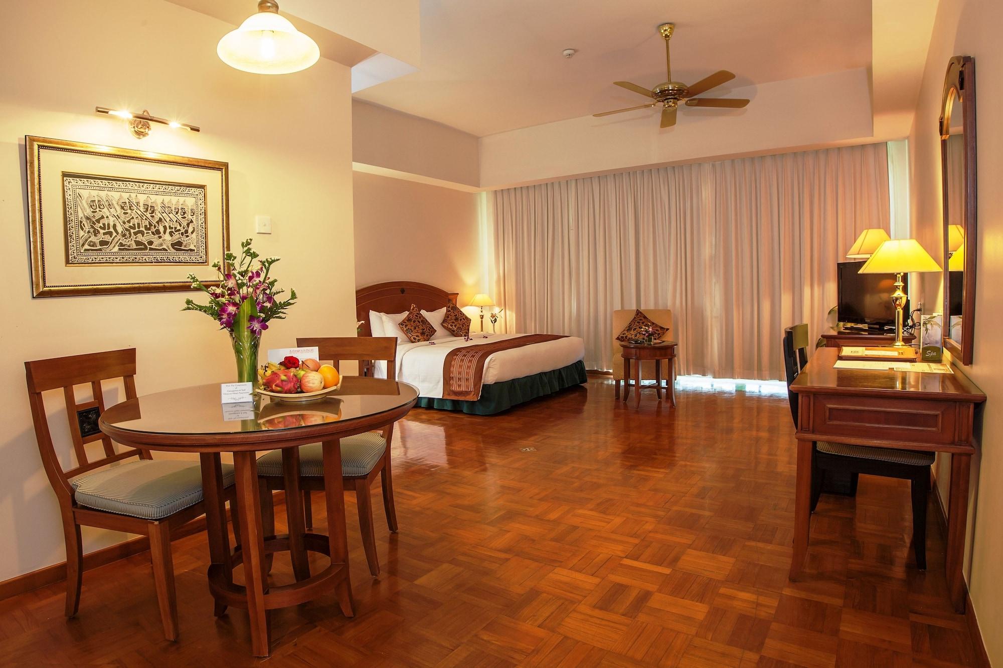 Himawari Hotel Apartments Phnom Penh Bagian luar foto