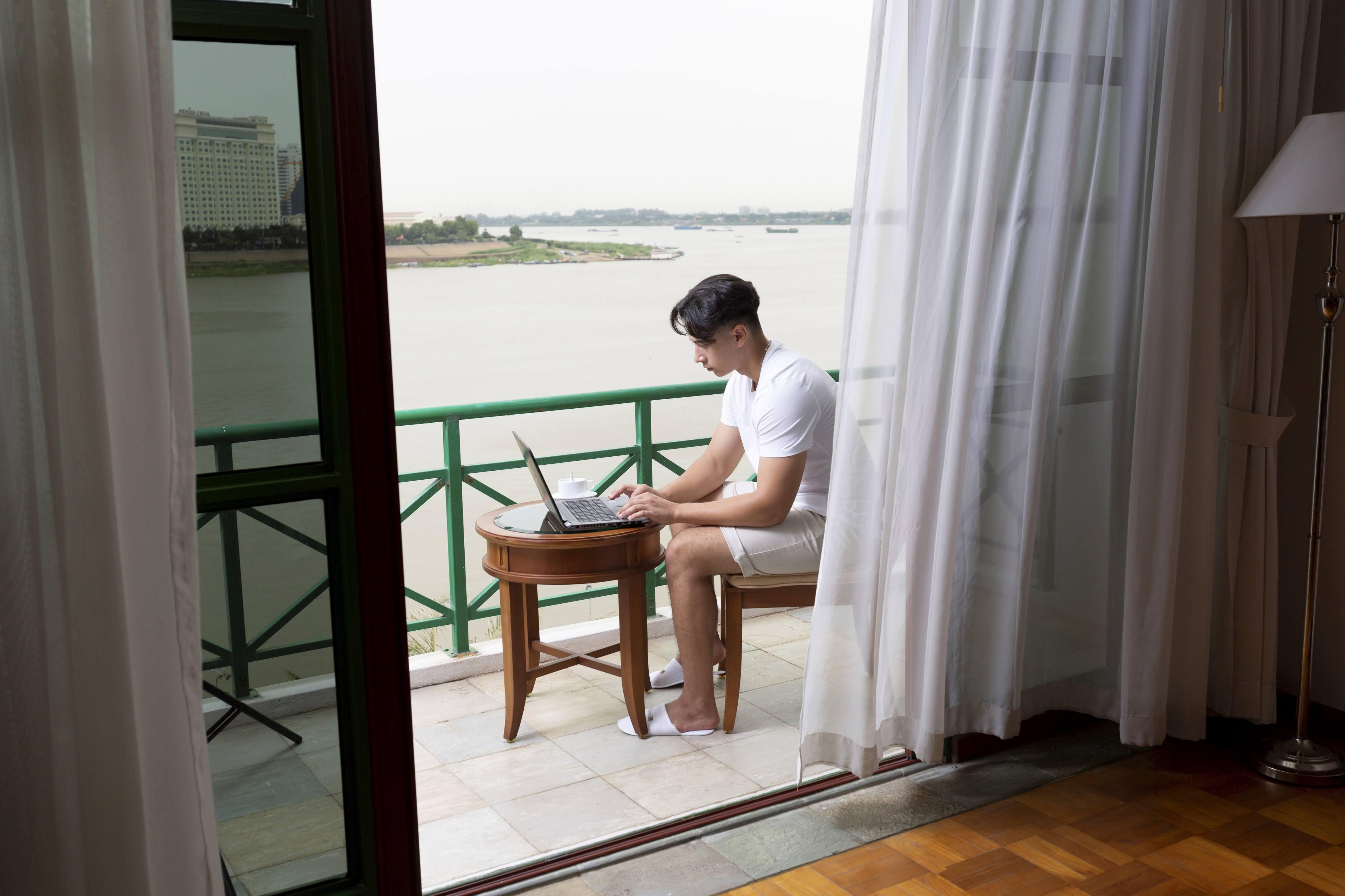 Himawari Hotel Apartments Phnom Penh Bagian luar foto