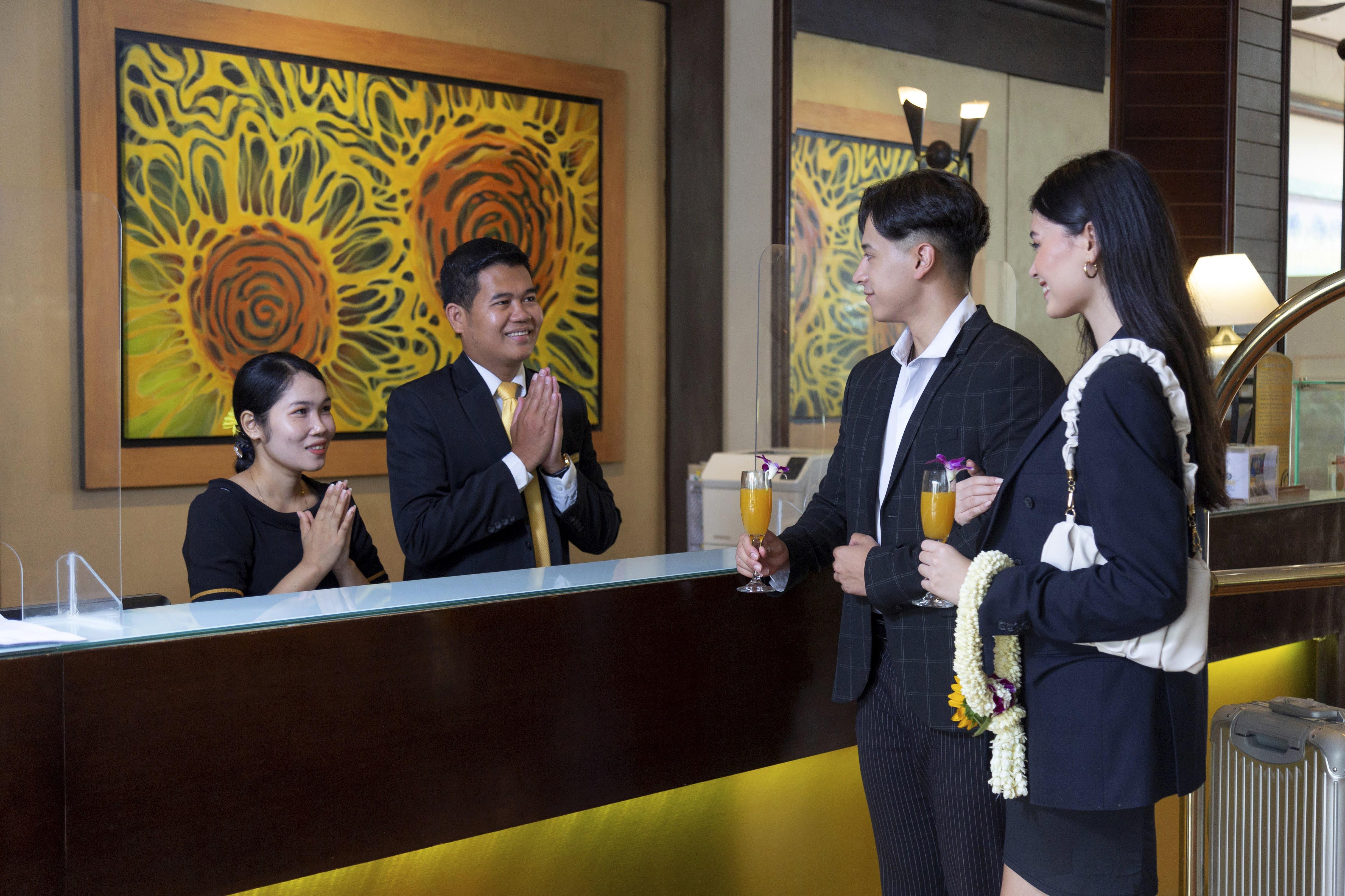 Himawari Hotel Apartments Phnom Penh Bagian luar foto