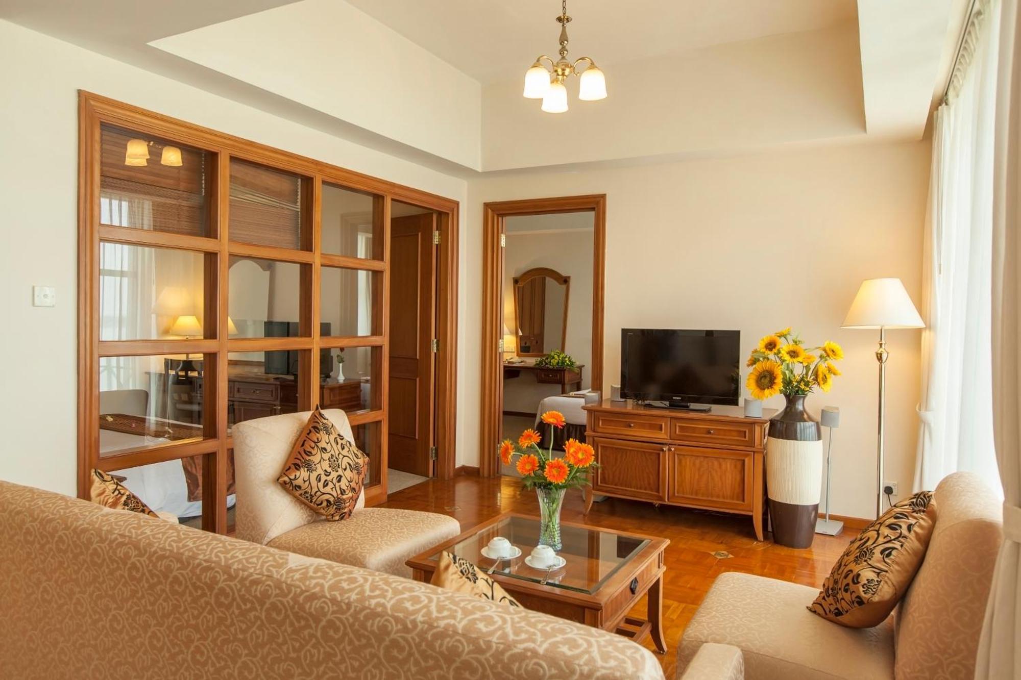 Himawari Hotel Apartments Phnom Penh Bagian luar foto