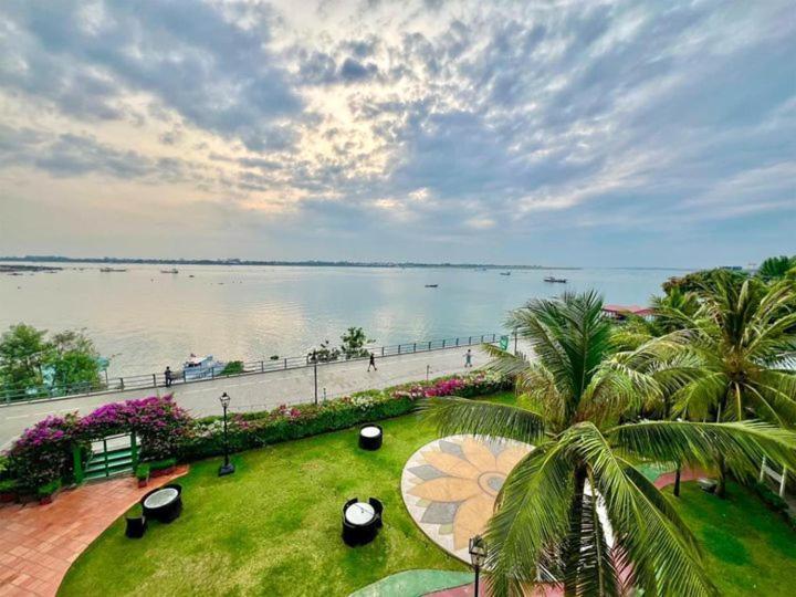 Himawari Hotel Apartments Phnom Penh Bagian luar foto